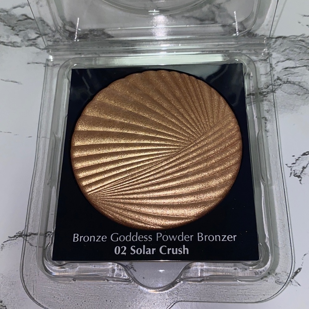 NWOB Estée Lauder bronze goddess powder bronzer 02 Solar Crush